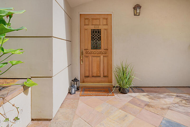 Property Photo:  1217 Yale Street 103  CA 90404 