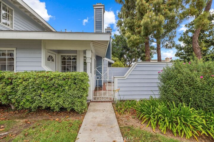 Property Photo:  19126 Queensport Lane D  CA 92646 