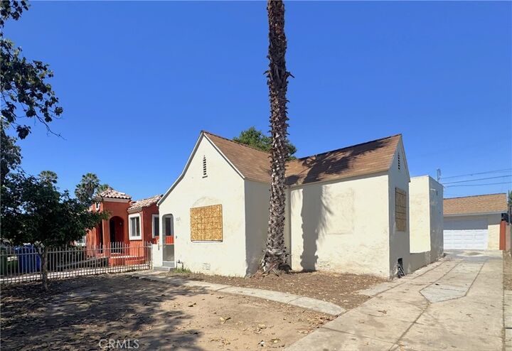 Property Photo:  523 W 102nd Street  CA 90044 
