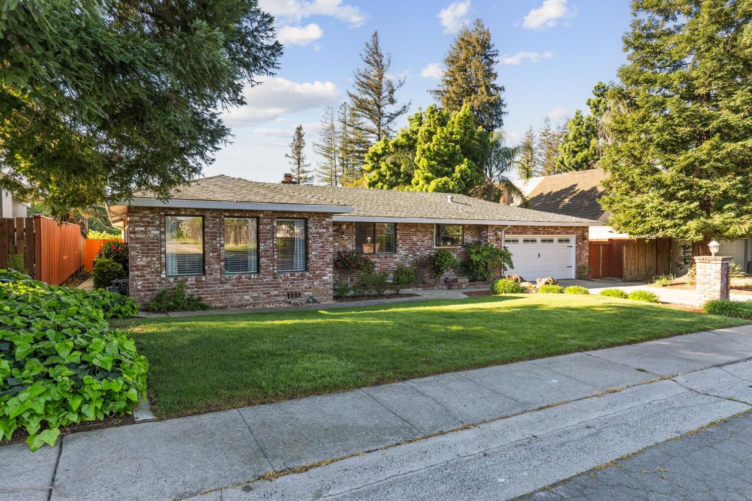 Property Photo: 5108 Laurelview Avenue CA 95608