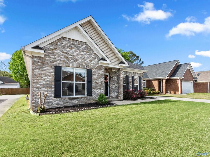 Property Photo:  992 Tracey Lane  AL 35601 