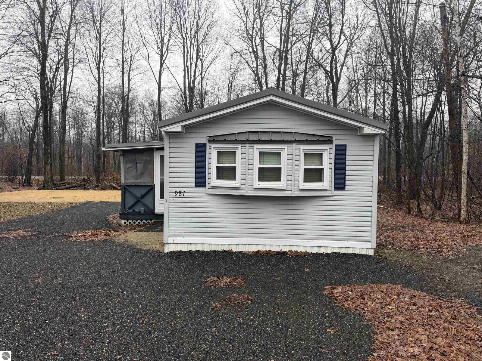 Property Photo:  987 W Maplecrest Drive  MI 48657 