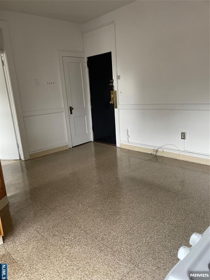 Property Photo:  430 Lexington Avenue 9  NJ 07011 