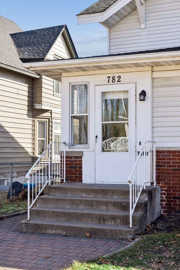 Property Photo:  782 Rose Avenue E  MN 55106 