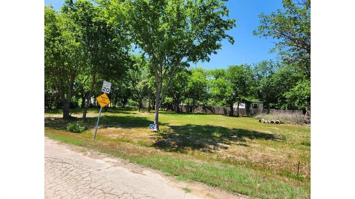 Property Photo:  4251 Thousand Oaks Drive B  TX 76226 