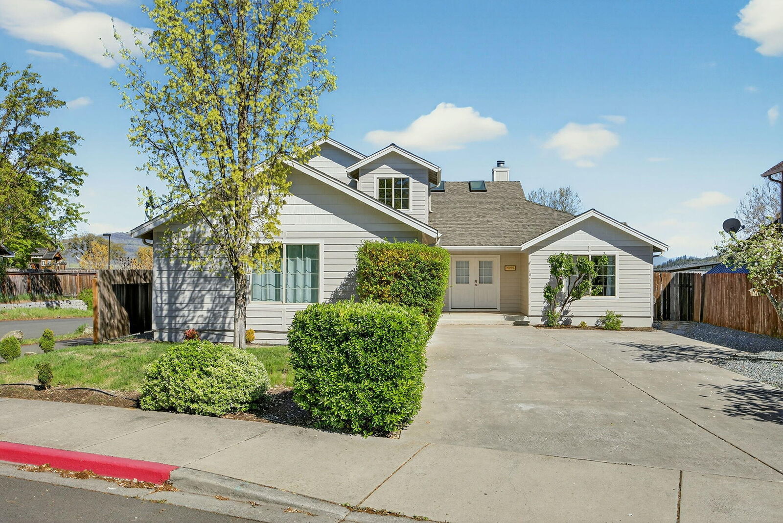 Property Photo: 1044 Havenwood Drive OR 97524