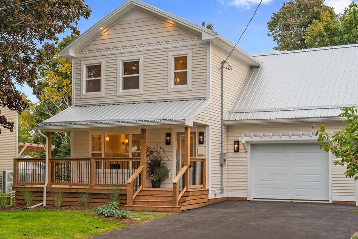 Property Photo:  366 Oak Avenue  PE C1N 2A7 