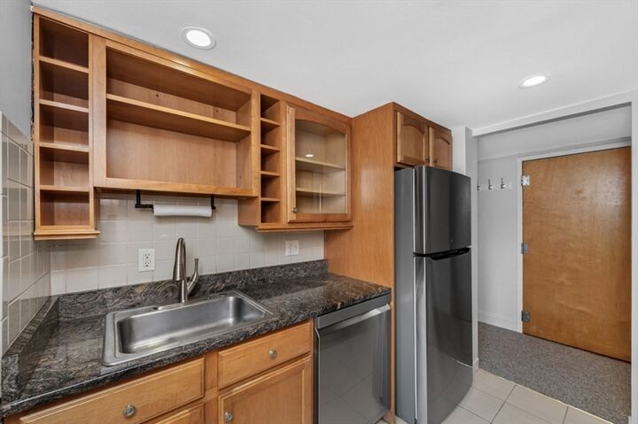 Property Photo: 120 Commercial St 4-1 MA 02109
