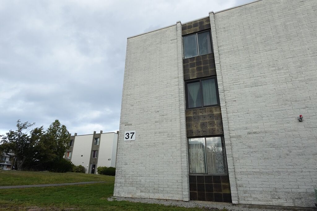 Property Photo:  37 Skyline Drive 11  MA 02184 