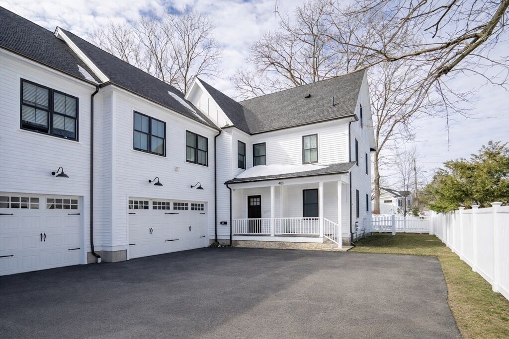 Property Photo:  405 Parker St 405  MA 02459 