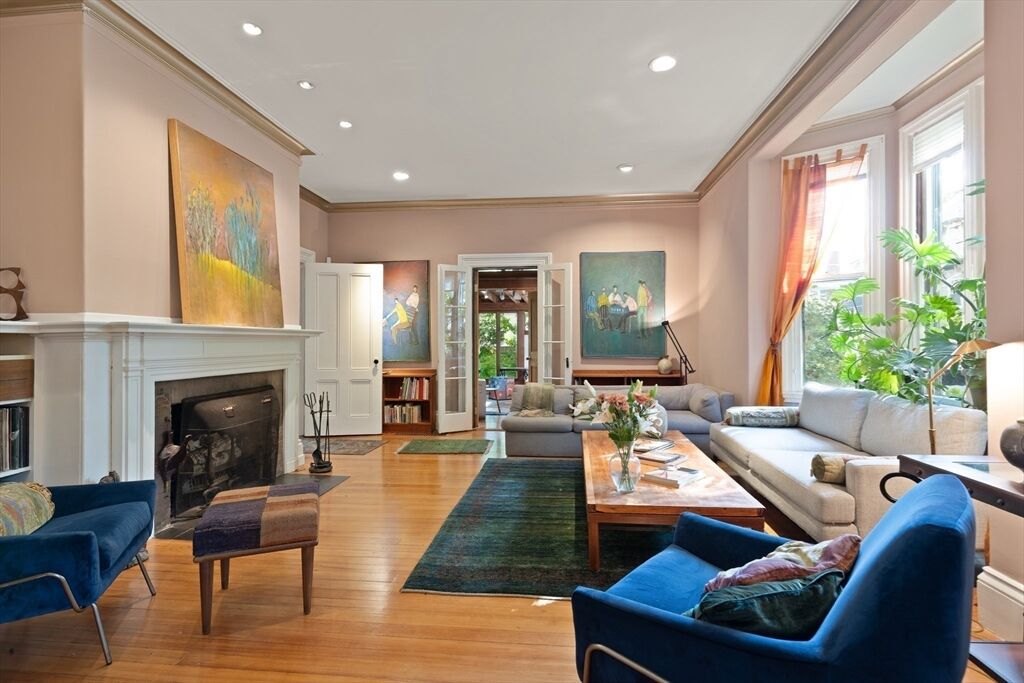 Property Photo:  32 Hawthorn St  MA 02138 