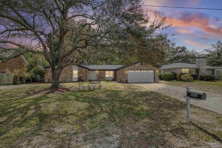 Property Photo:  420 Dolphin St  FL 32561 