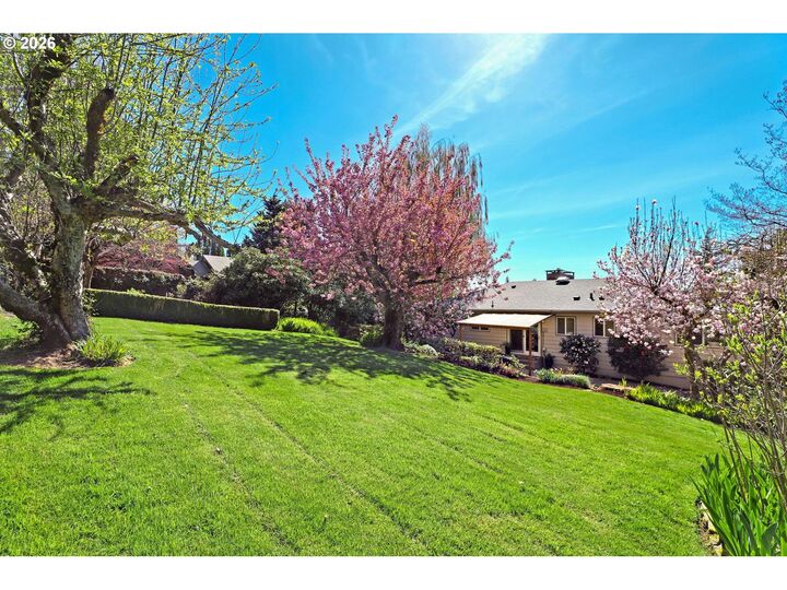 Property Photo:  7021 SW Canyon Ln  OR 97225 