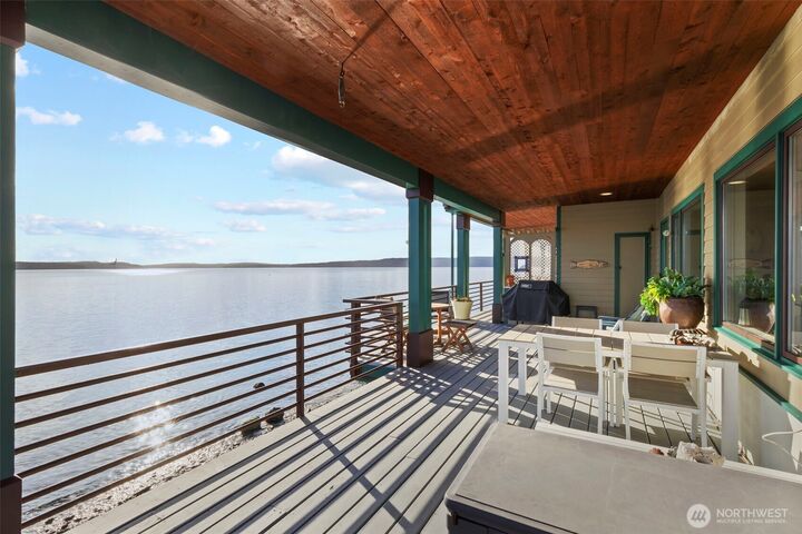 Property Photo:  1633  Water Street 1  WA 98368 