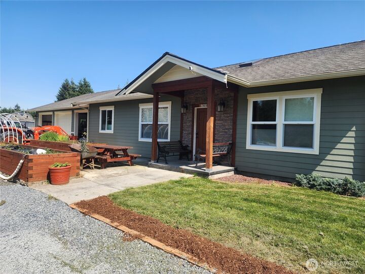 Property Photo:  1505  Falcon Lane  WA 98248 