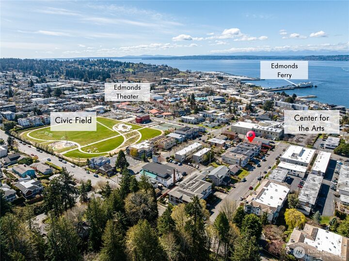 Property Photo: 610 Glen Street 3 WA 98020