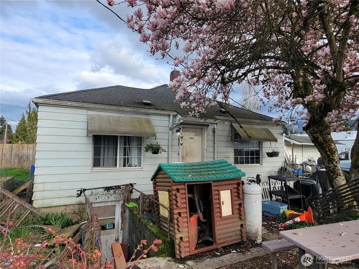 Property Photo: 901 11th Street WA 98284