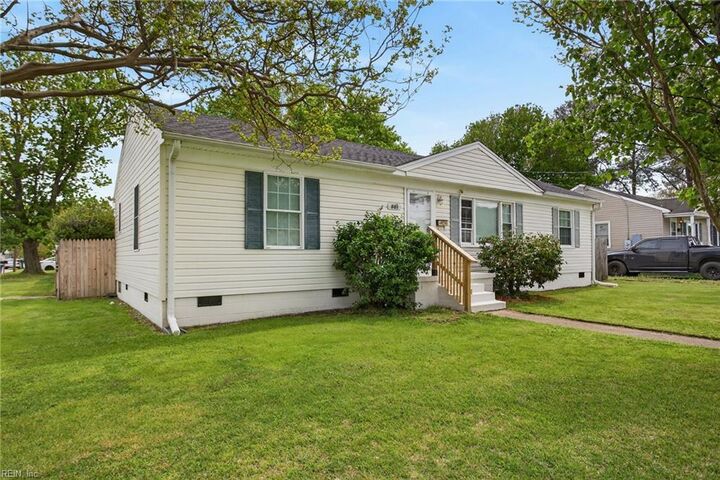 Property Photo: 801 Elmhurst Ln VA 23701