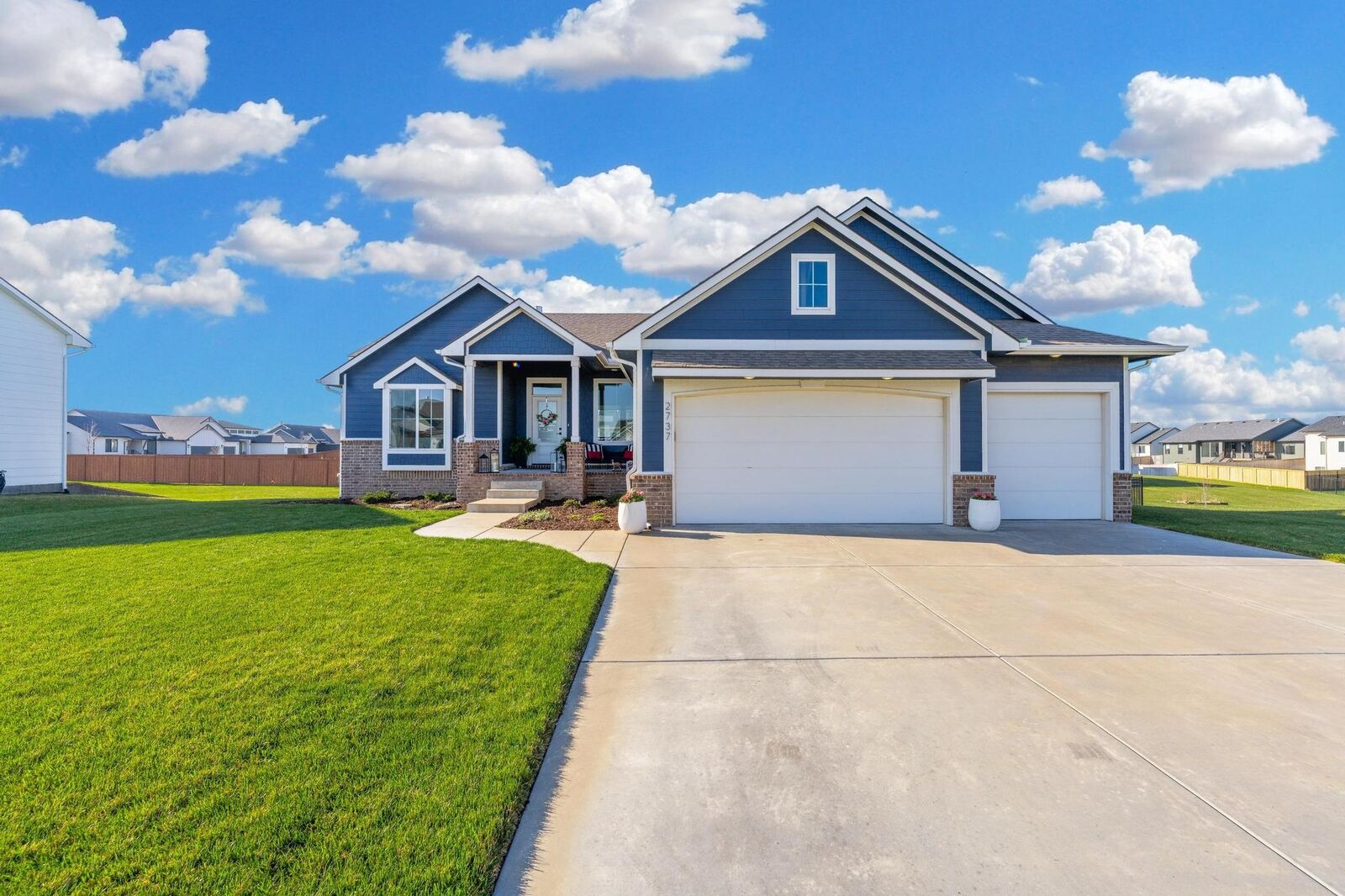 Property Photo:  2737 N Eagle Ct  KS 67226 