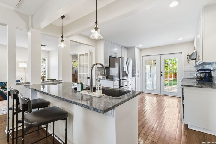 Property Photo: 124 Bryn Mawr TX 78209