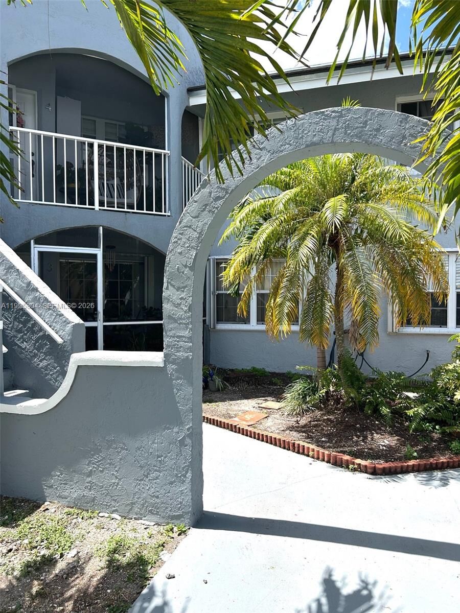 Property Photo: 15645 SW 74th Cir Dr 4-5 FL 33193