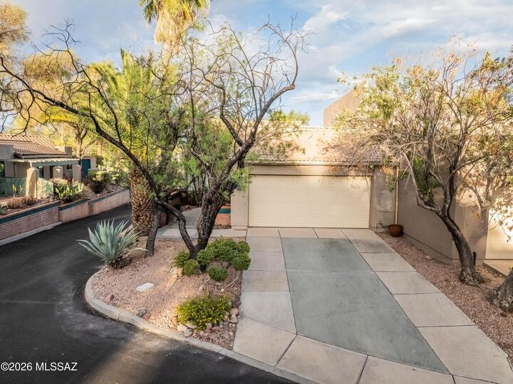 Property Photo:  140 N Caviar Place  AZ 85745 