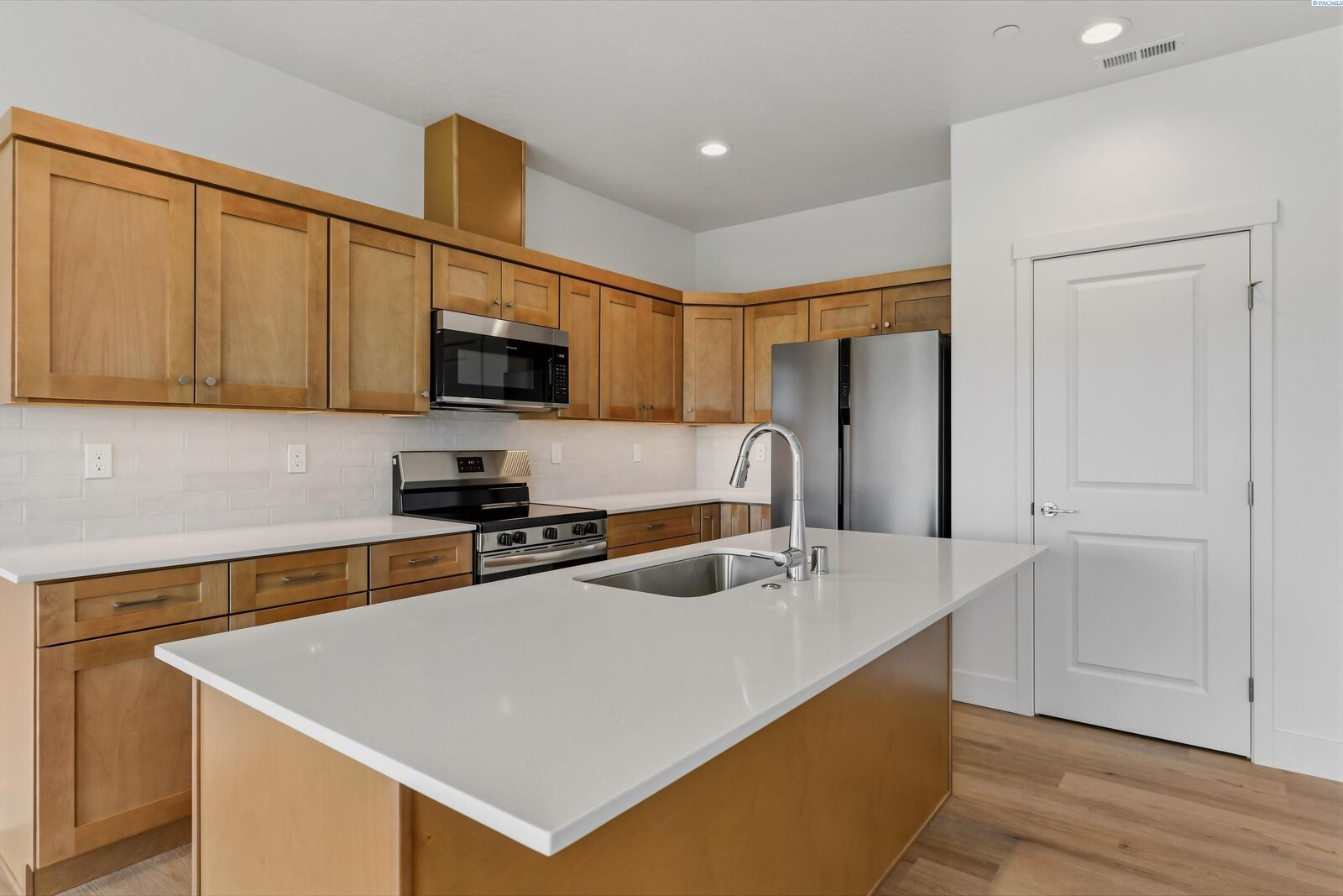 Property Photo:  4505 Road 114  WA 99301 