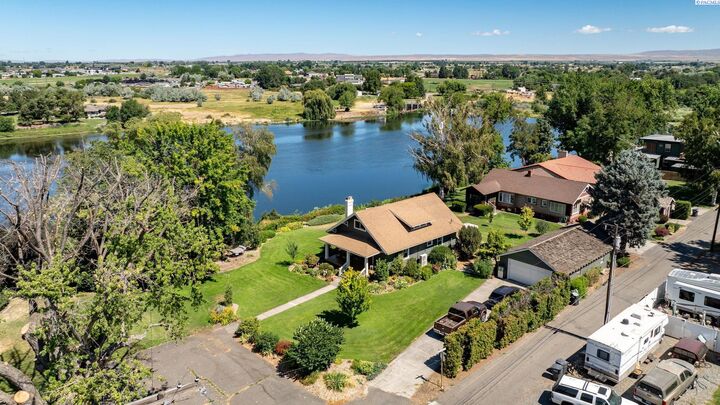 Property Photo:  106 7th St  WA 99350 