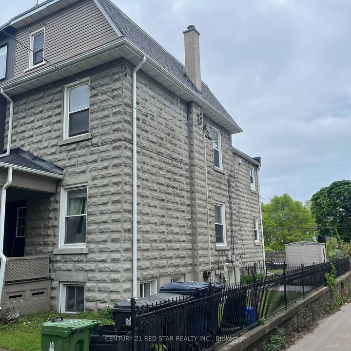 Photo de la propriété:  57 Humberside Avenue  ON M6P 1J6 