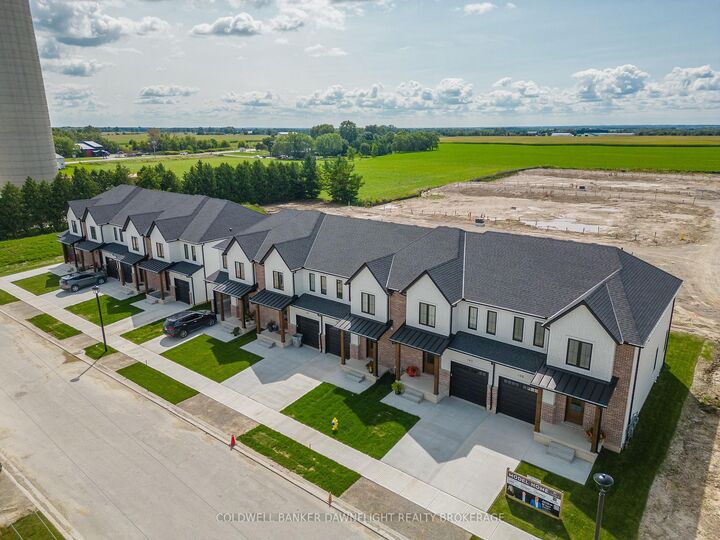 Property Photo: 147 Scotts Drive 19 ON N0M 2J0