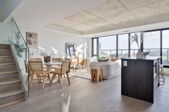 Property Photo: 2720 Dundas Street W 607 ON M6P 1Y2