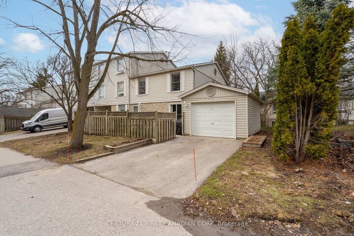 327 Everglade Crescent — photo 1