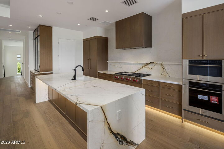 Property Photo:  37200 N Cave Creek Road 2102  AZ 85262 