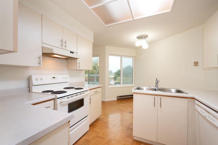 Property Photo: 7600 Francis Road 203 BC V6Y 1A2