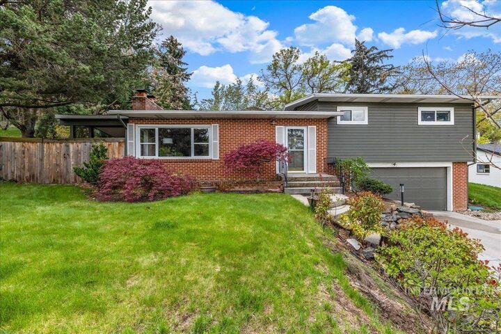 Property Photo:  1025 W Highland View Dr  ID 83702 