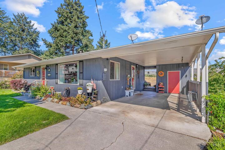 Property Photo: 1212 21st Avenue WA 99403