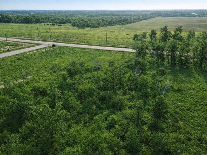 Property Photo: 16 Jays Hollow Bay MB R0A 1V0