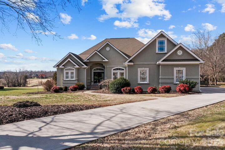 Property Photo: 543 Muirfield Way NC 28144