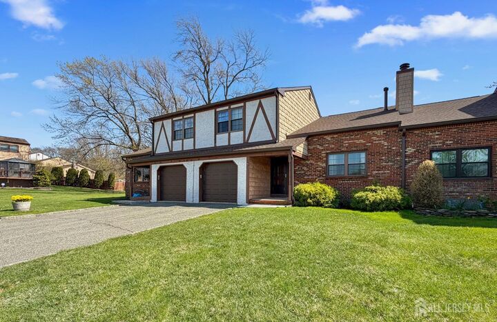 Property Photo:  19 Wellington Court  NJ 08872 