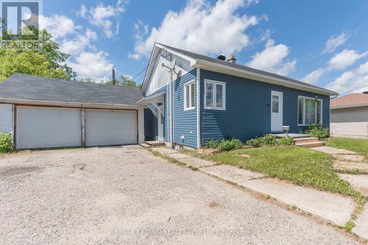 30 Pine Crescent — photo 1