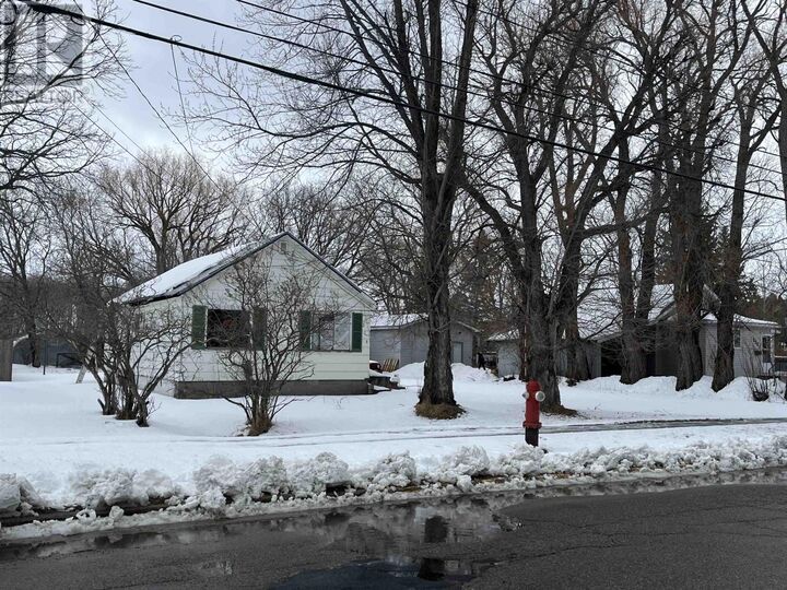 Property Photo:  210 Sixth St E  ON P9A 1W7 