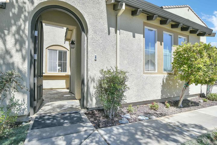 Property Photo: 5563 Arcadia Cir CA 94505