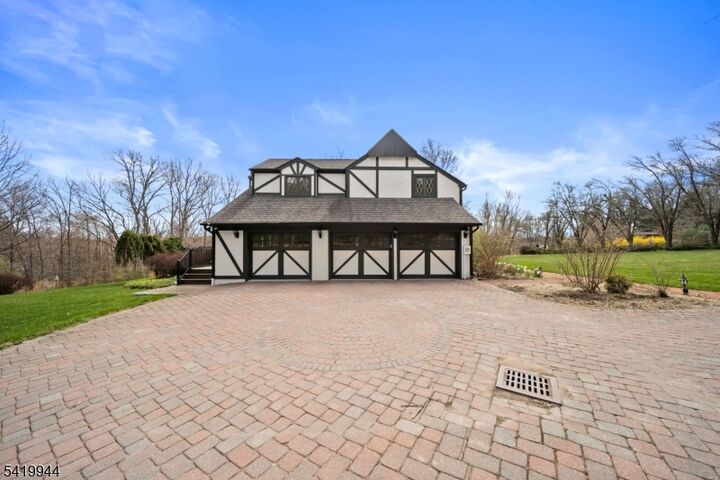 Property Photo:  6 Jonathan Smith Rd  NJ 07960 