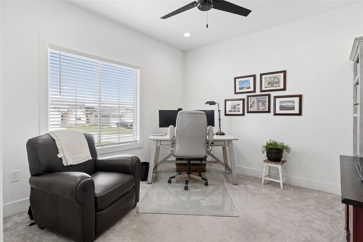 Property Photo: 40 NW Valleyview Drive IA 50263