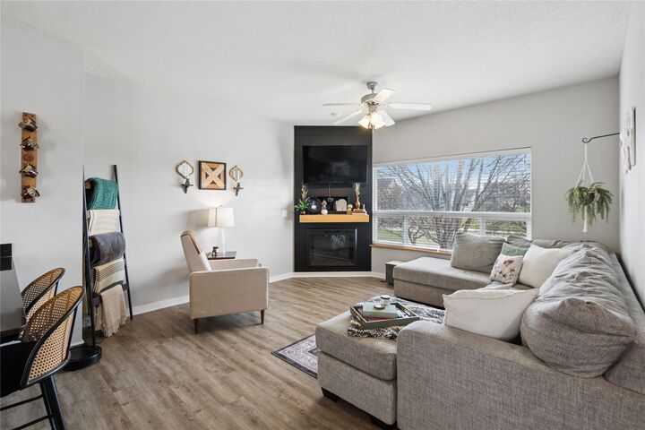 Property Photo: 301 SE 11th Street 106 IA 50111