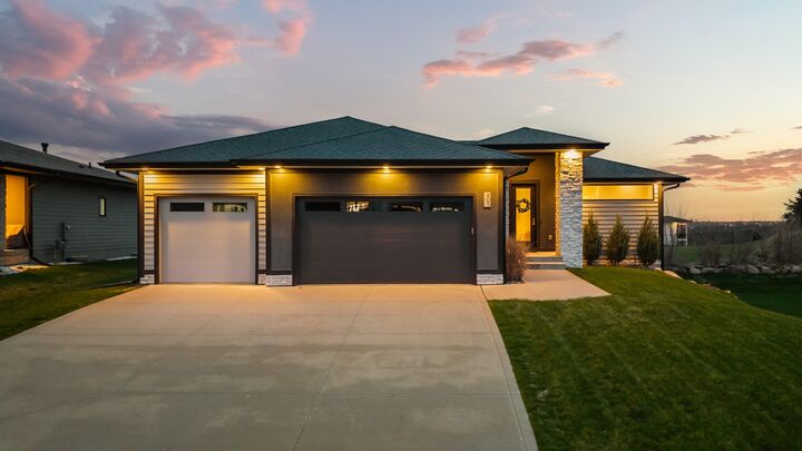 Property Photo:  605 Daybreak Drive  IA 50263 