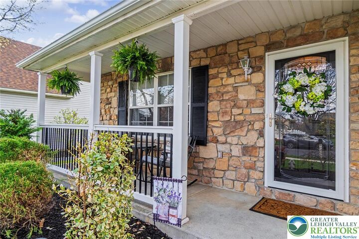 Property Photo:  1928 Vintage Drive  PA 18045 