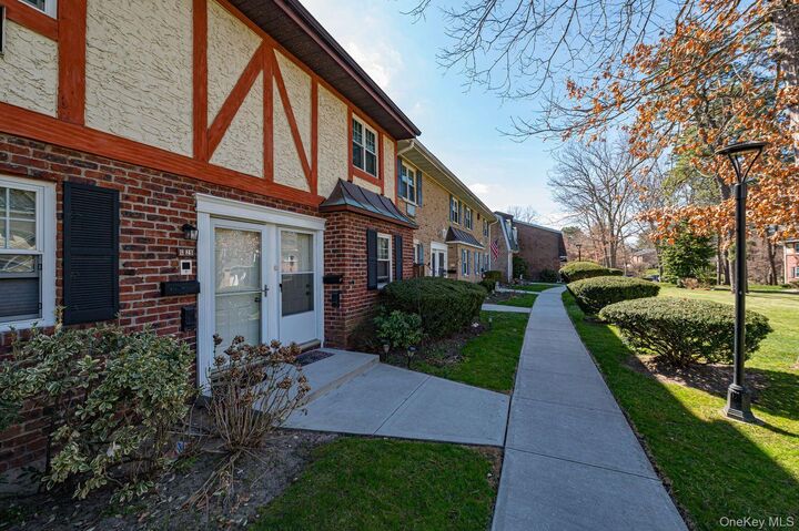 Property Photo:  21 Glen Hollow Drive G30  NY 11742 