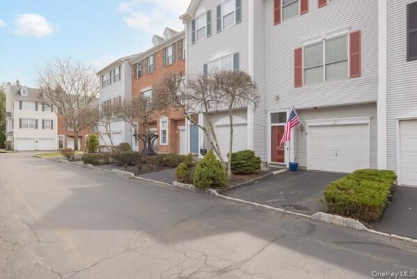 Property Photo:  8 Cragmere Drive 8  NY 10954 