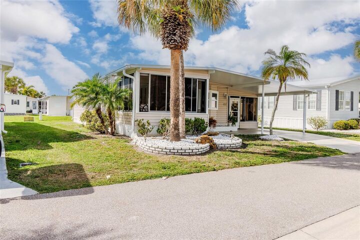 Property Photo:  2100 Kings Highway Boulevard 137  FL 33980 